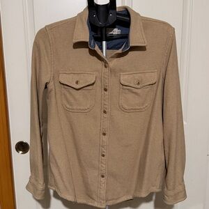 Outerknown Women’s Beige/Khaki Blanket shirt
XS/S EUC